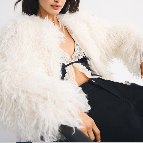 Collarless Short Faux Fur Coat - Picture 2 of 8